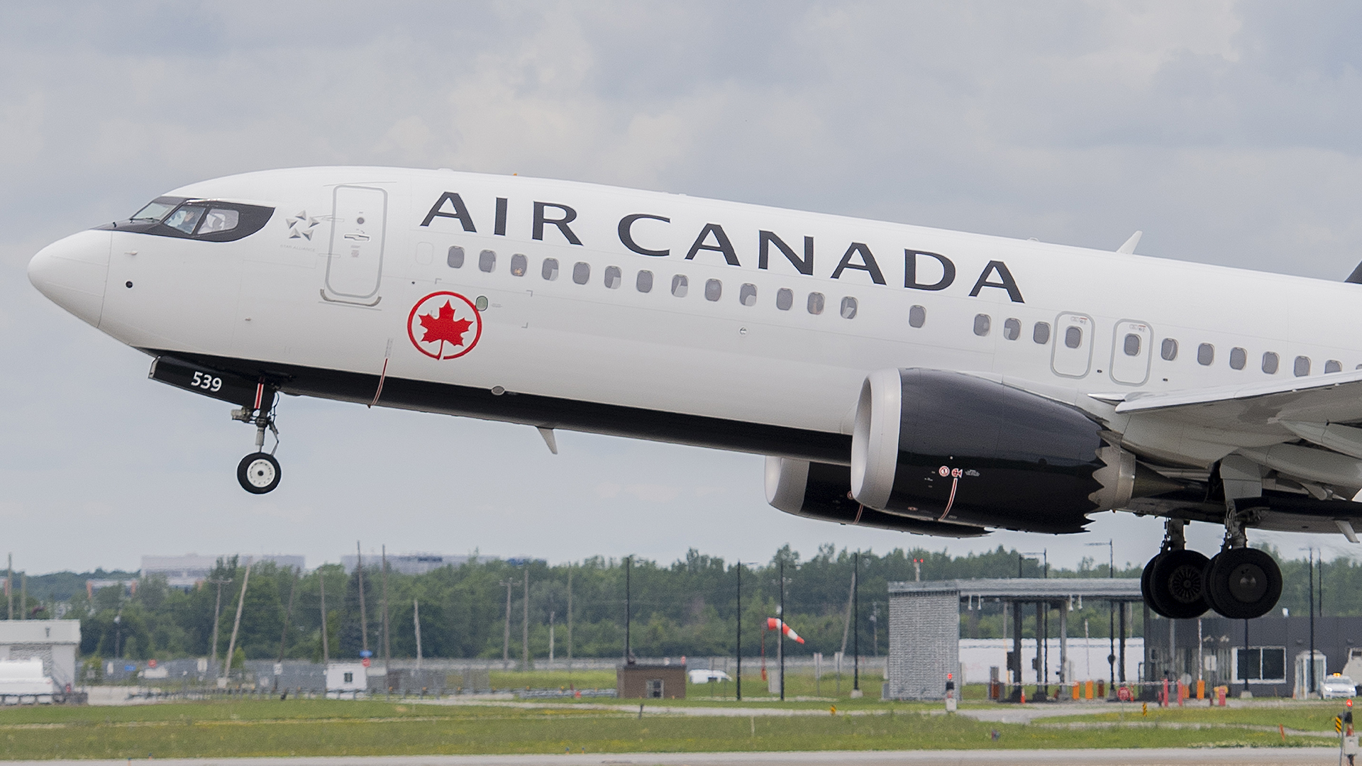 Un vol d'Air Canada décolle à l'aéroport Montréal-Trudeau, en 2022.