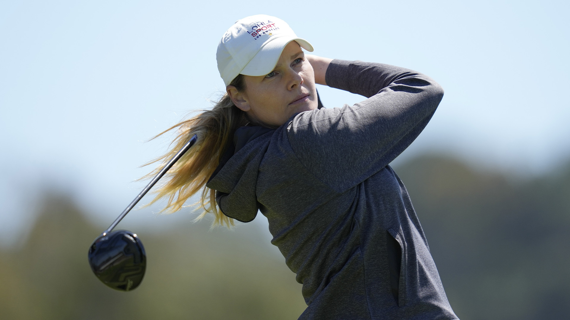 Maude-Aimee Leblanc débute au quatrième trou lors de la ronde finale du tournoi de golf DIO Implant LA Open de la LPGA, le dimanche 2 avril 2023, à Palos Verdes Estates, en Californie. Ashley Landis | AP Photo