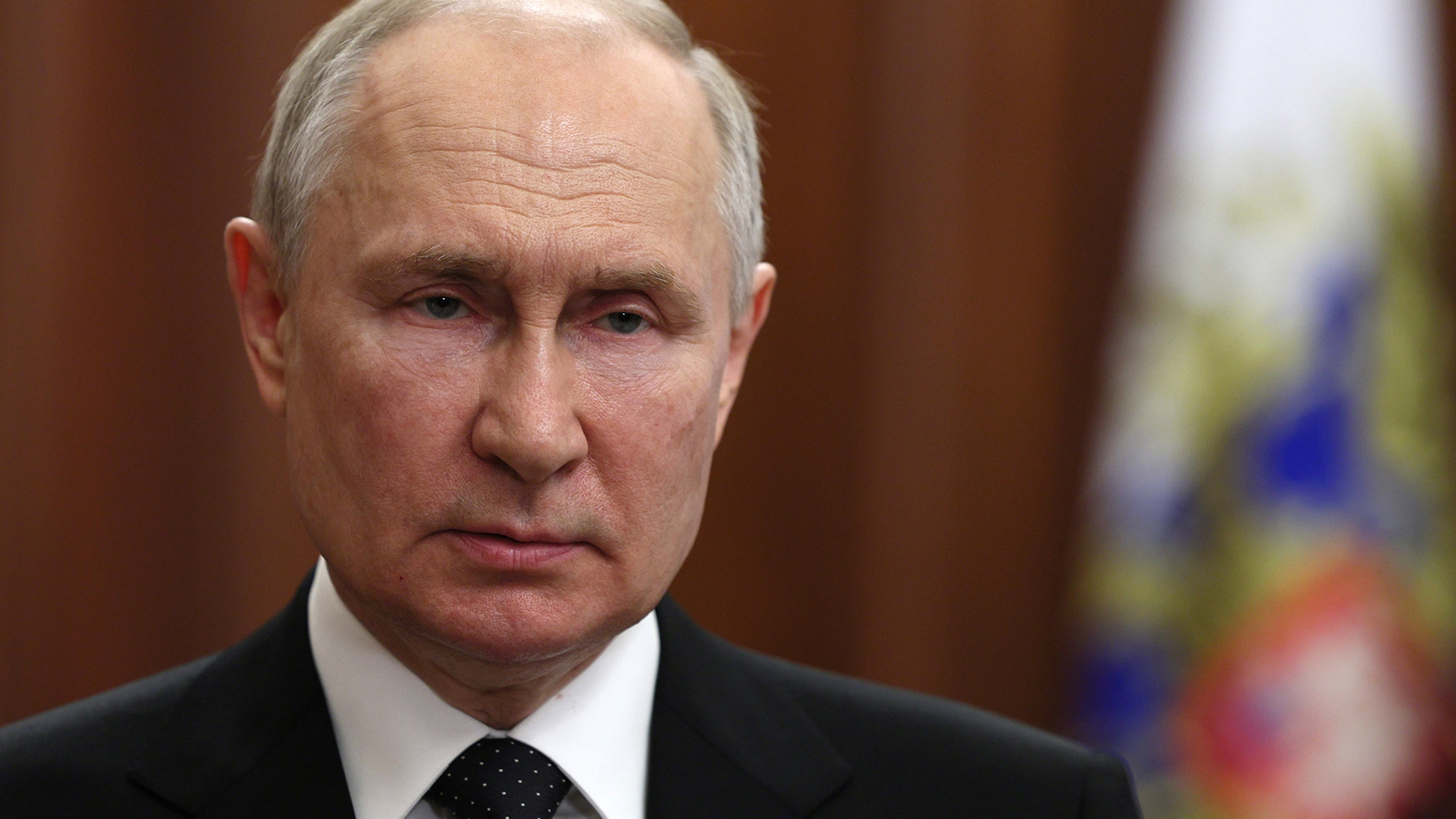 Le président russe Vladimir Poutine a promis samedi de défendre la Russie contre la rébellion armée menée par le chef mercenaire Evgueni Prigojine.