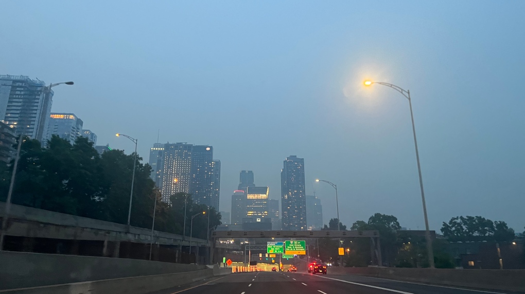 Montréal sous le smog, dimanche 25 juin 2023.