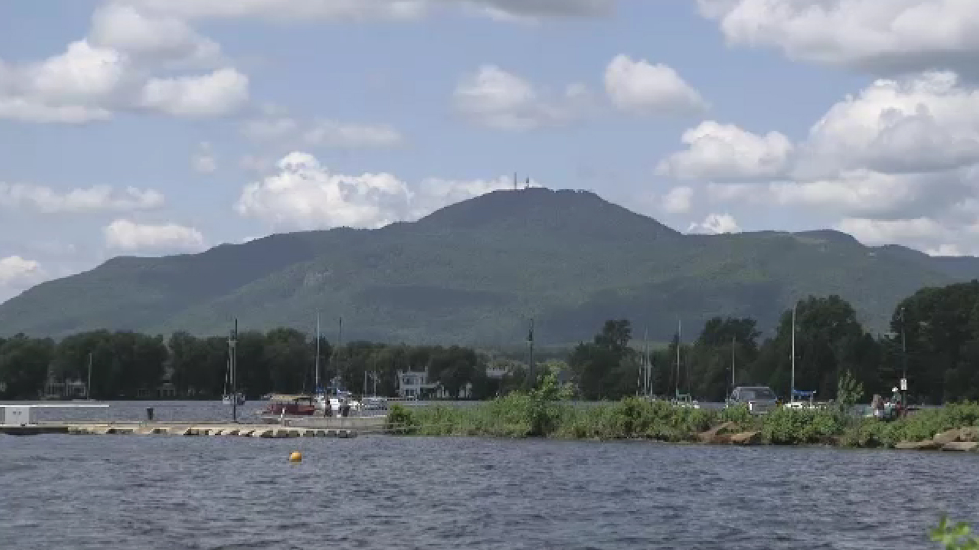 Le ministère a mentionné dans un communiqué que le Québec était d’accord avec la ville de Sherbrooke, qui a constaté que le lac Magog présentait une forte «contamination bactériologique».