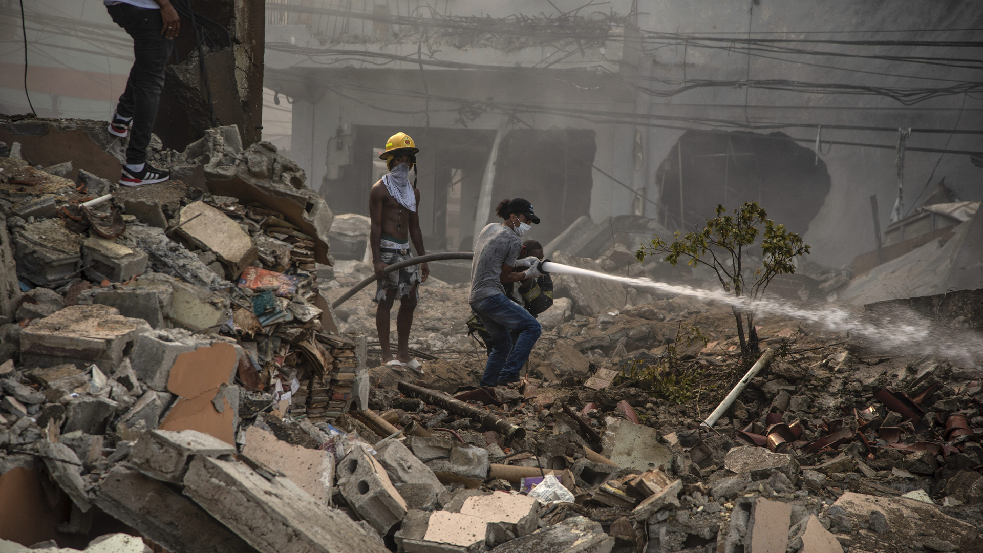 Au moins 50 morts et 2.750 blessés dans les puissantes explosions