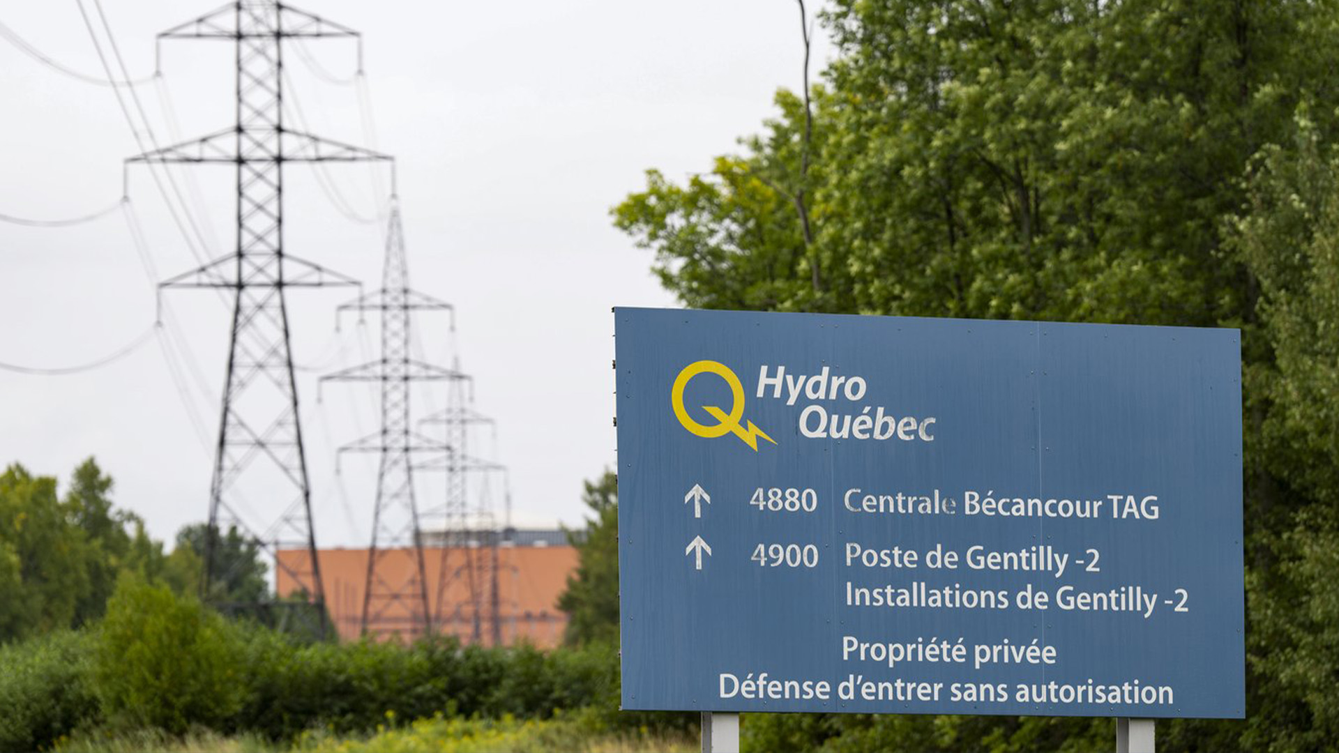 Un panneau montre l’entrée du site Gentilly-2 d’Hydro Québec à Bécancour, au Québec, le jeudi 17 août 2023.