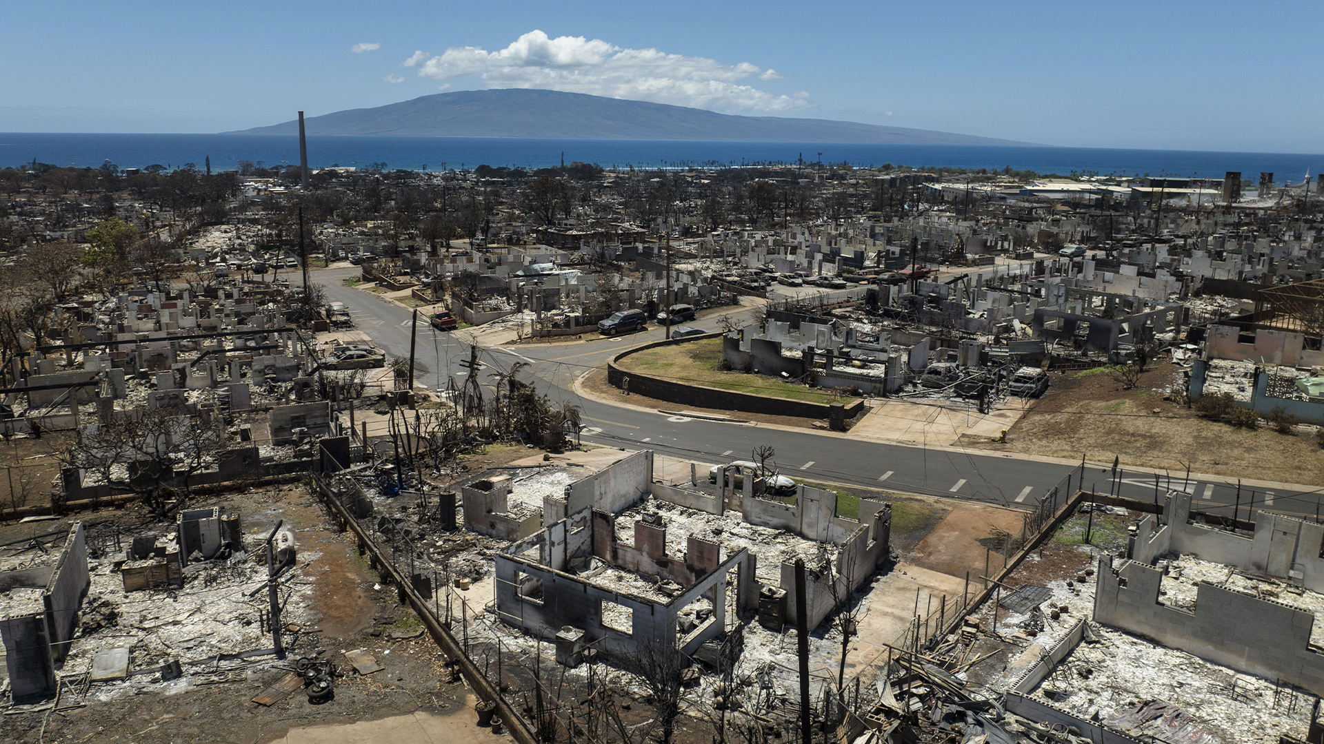 Une vue générale montre les conséquences d’un incendie de forêt dévastateur à Lahaina, Hawaï, le 22 août 2023.