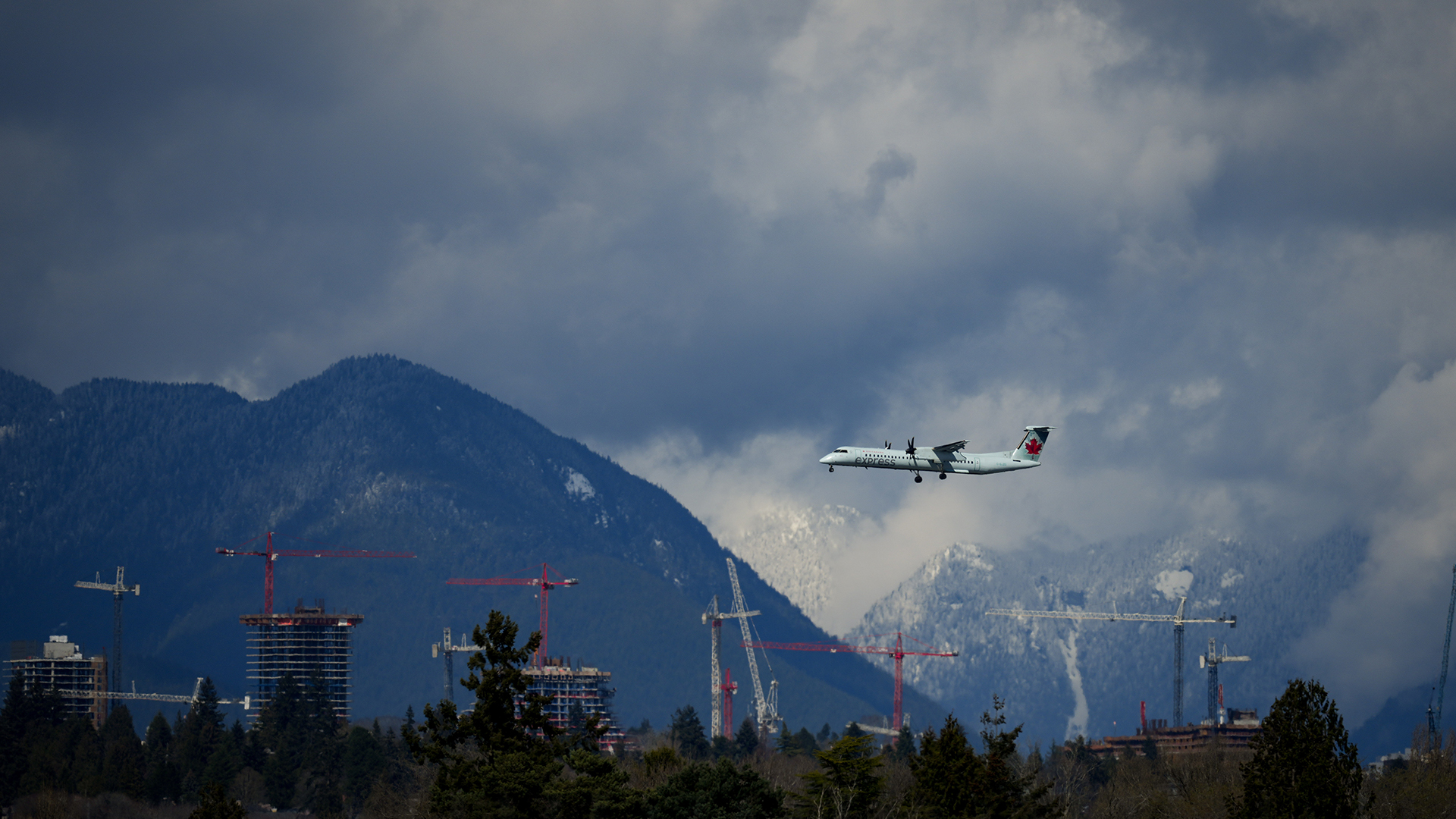 Un avion d'Air Canada Express à Vancouver, en avril 2023.