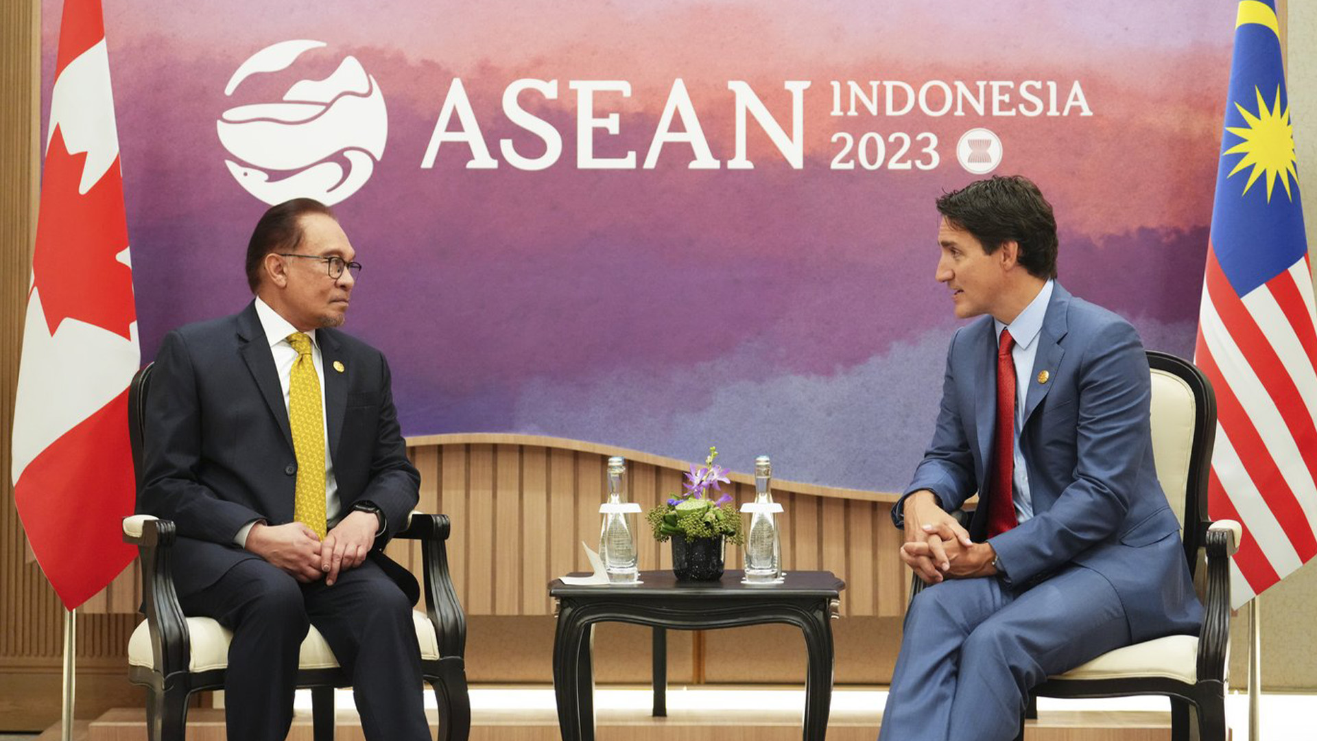 Le premier ministre de la Malaisie, Anwar Ibrahim, a eu des enetretiens avec son homologue du Canada, Justin Trudeau, lors du sommet des pays de l'ANASE qui a lieu cette semaine à Jakarta, en Indonésie. 