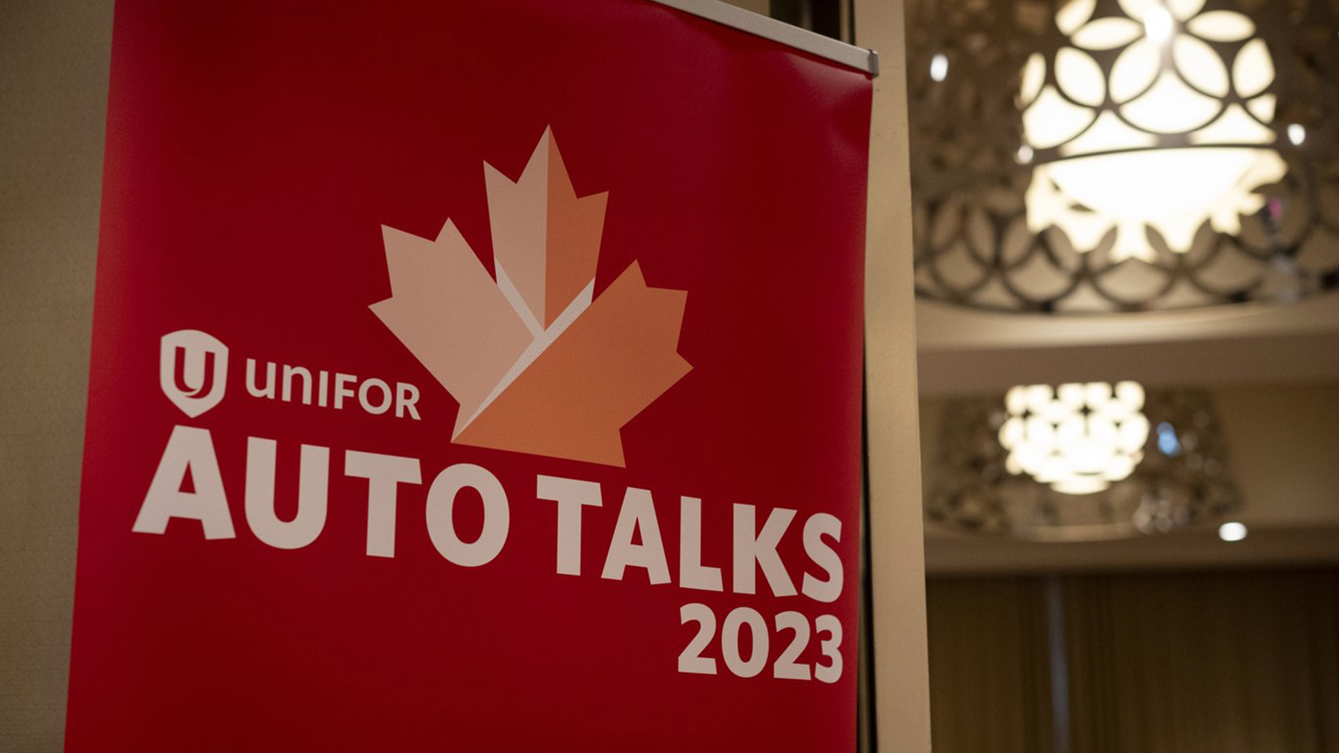 La signalisation pour les négociations automobiles d'Unifor est présentée à Toronto le jeudi 10 août 2023.