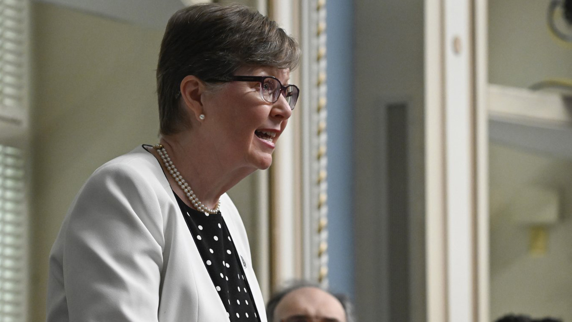 La députée libérale du Québec Linda Caron prend la parole lors de la période des questions à l'Assemblée législative de Québec, le mardi 25 avril 2023.