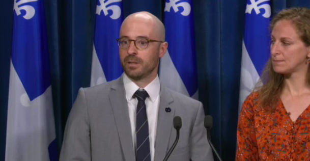 Le député de Québec solidaire (QS) dans Jean-Lesage, Sol Zanetti, persiste et signe: le ministre de l’Environnement, Benoit Charrette, doit démissionner après avoir «dissimulé des informations» sur le dépassement des normes de nickel à Québec.