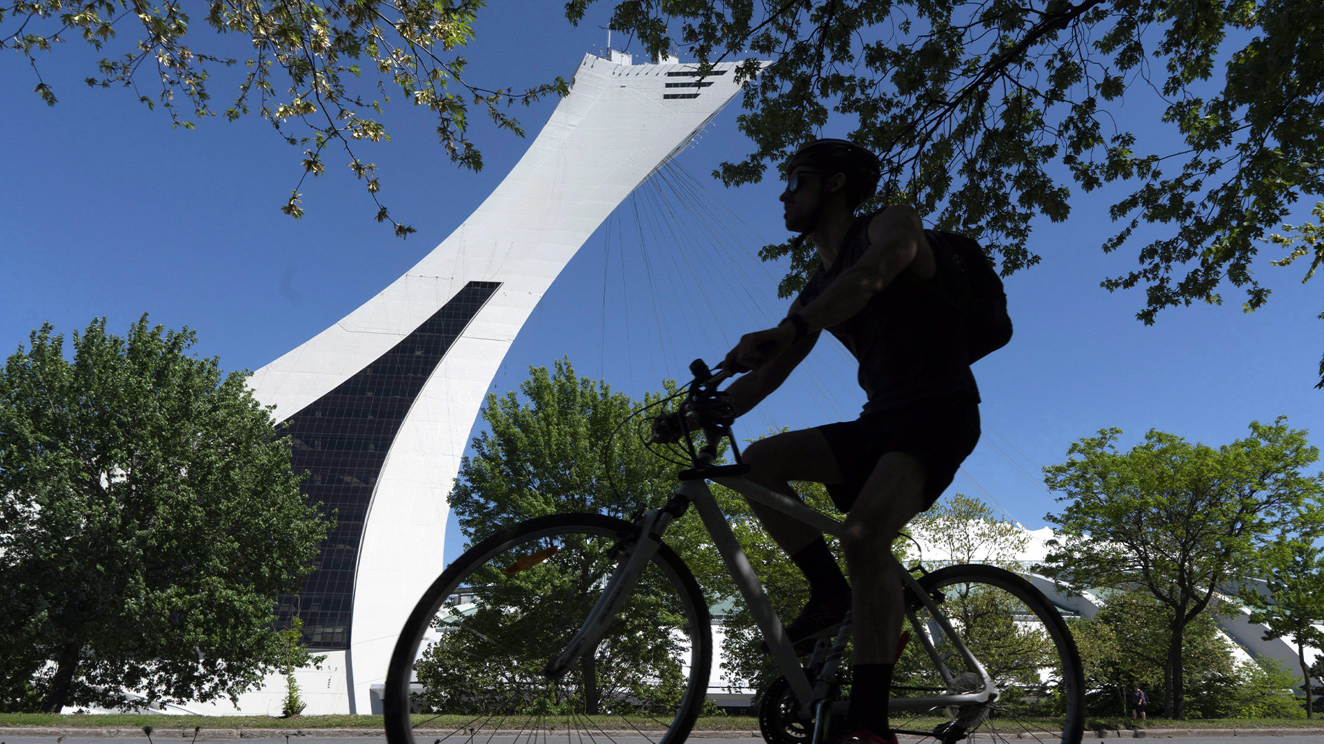 Image d'archive | Le premier ministre François Legault croit qu'il est temps que l'on arrête de voir un symbole négatif lorsqu'on regarde le Stade olympique de Montréal.