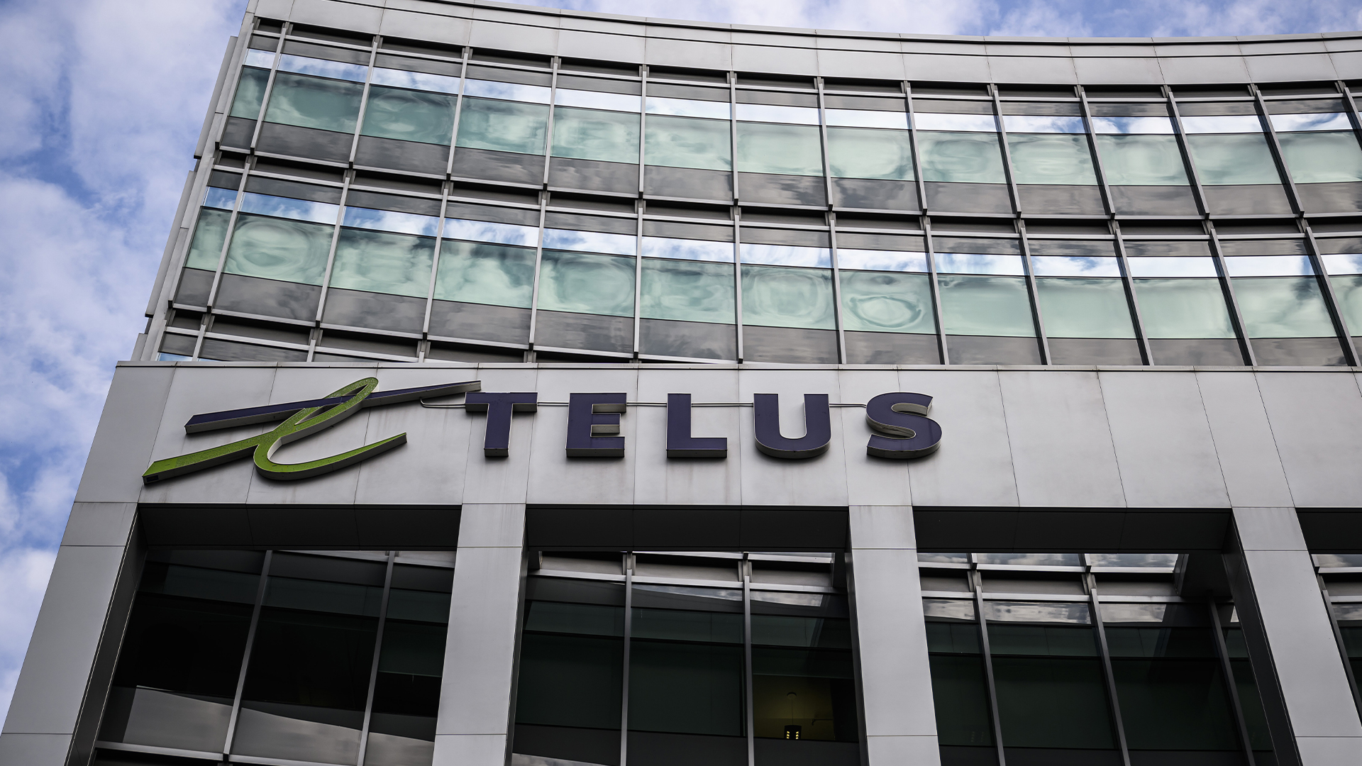 Telus is partnering with the Flo charging station network