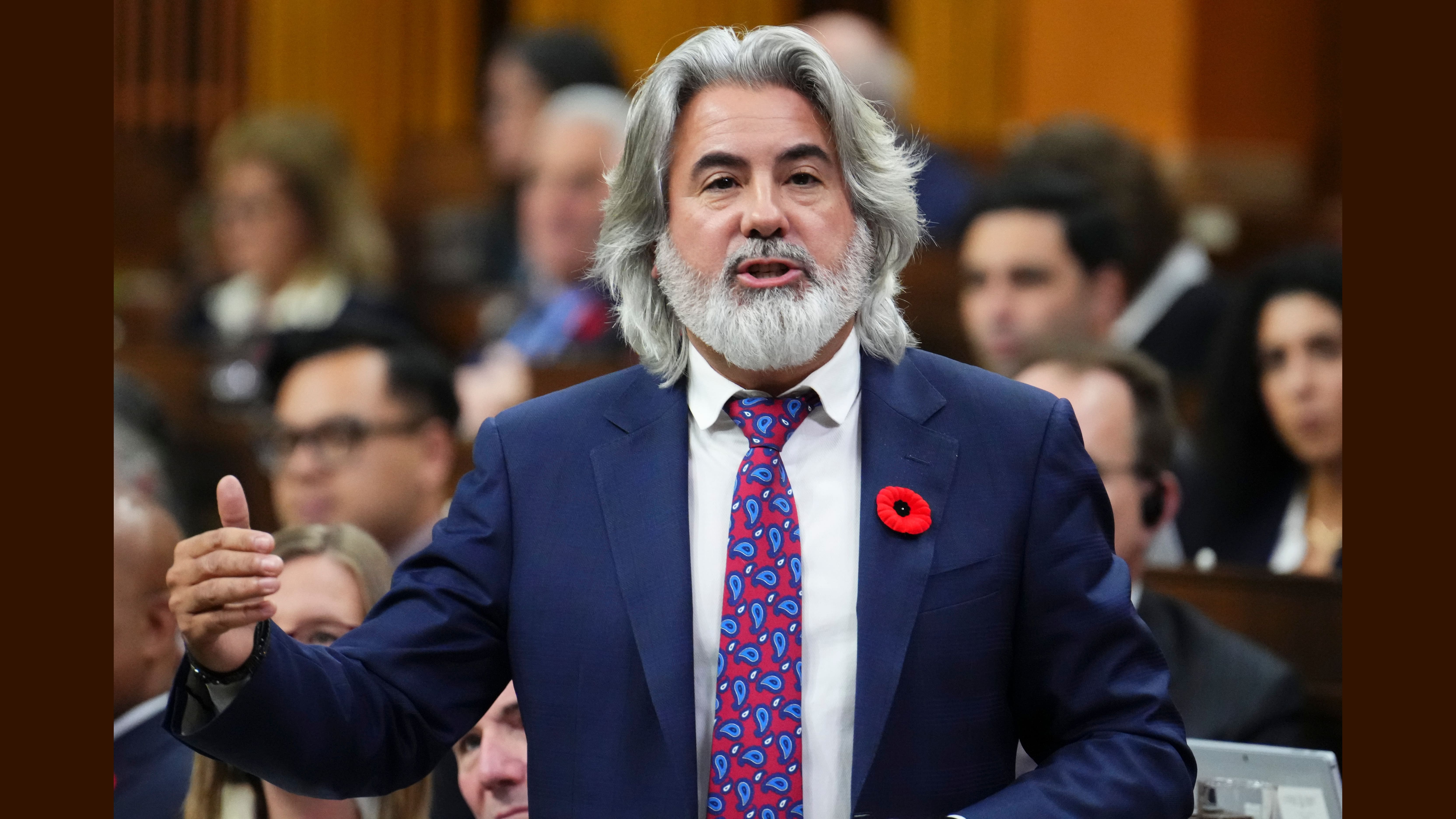 Tous les Canadiens devraient s'inquiéter de la montée des conservateurs au pays, selon le ministre des Transports et lieutenant du Québec, Pablo Rodriguez.
