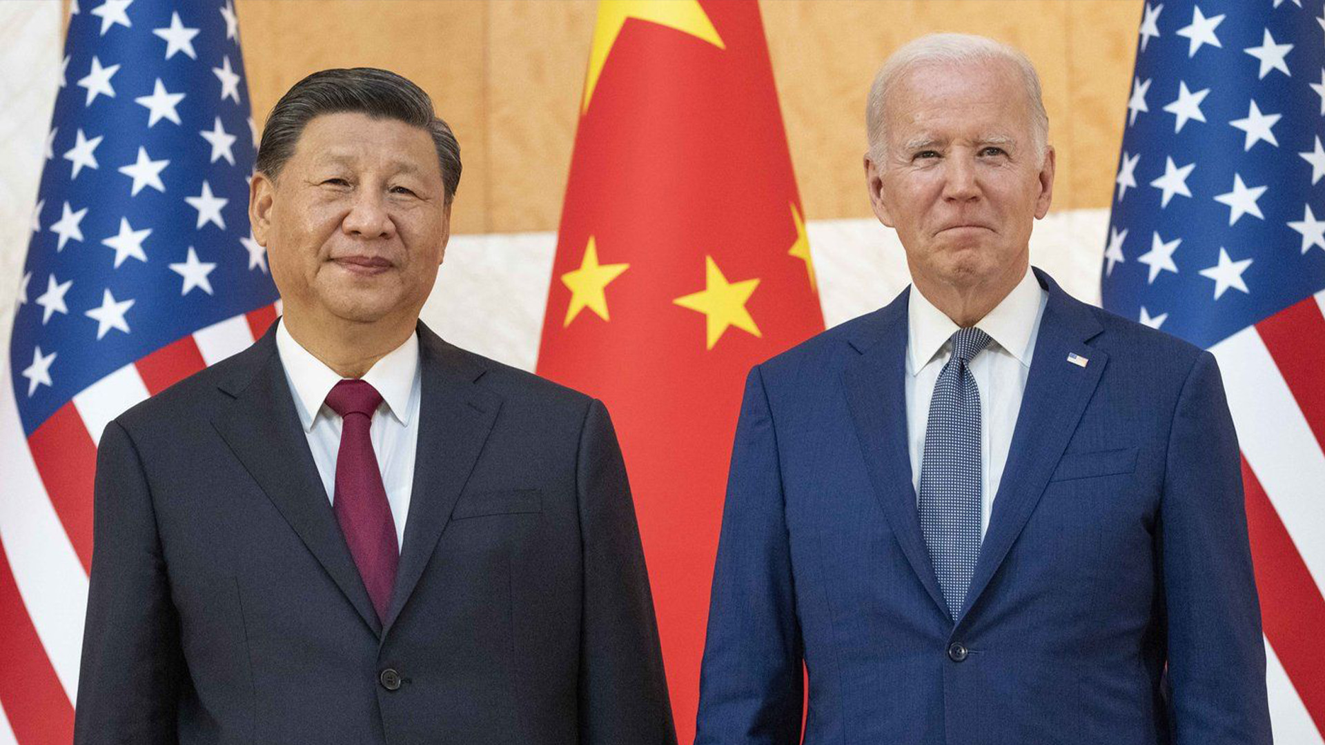 Le président américain Joe Biden, à droite, se tient aux côtés du président chinois Xi Jinping avant une réunion en marge du sommet du G20, le 14 novembre 2022, à Bali, en Indonésie. 
