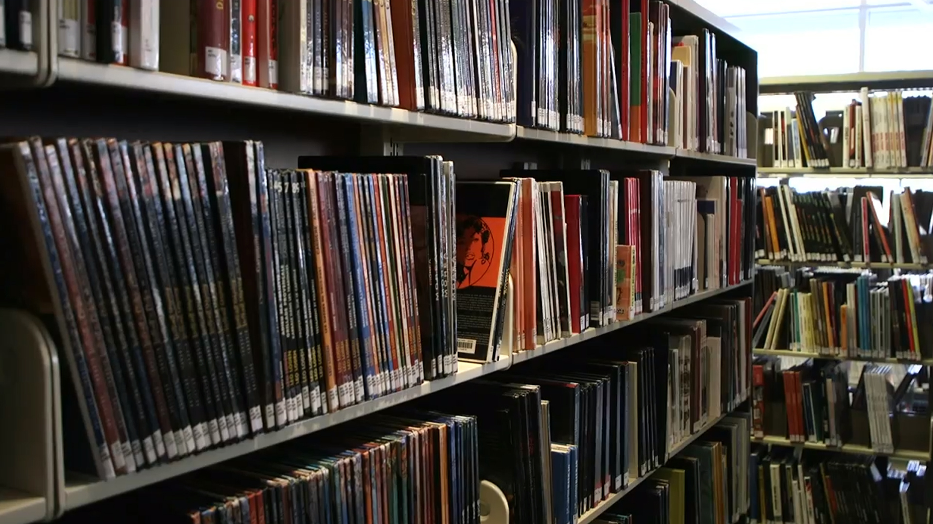 Un nouveau règlement dans les bibliothèques de Montréal ciblerait les  personnes en situation d'itinérance