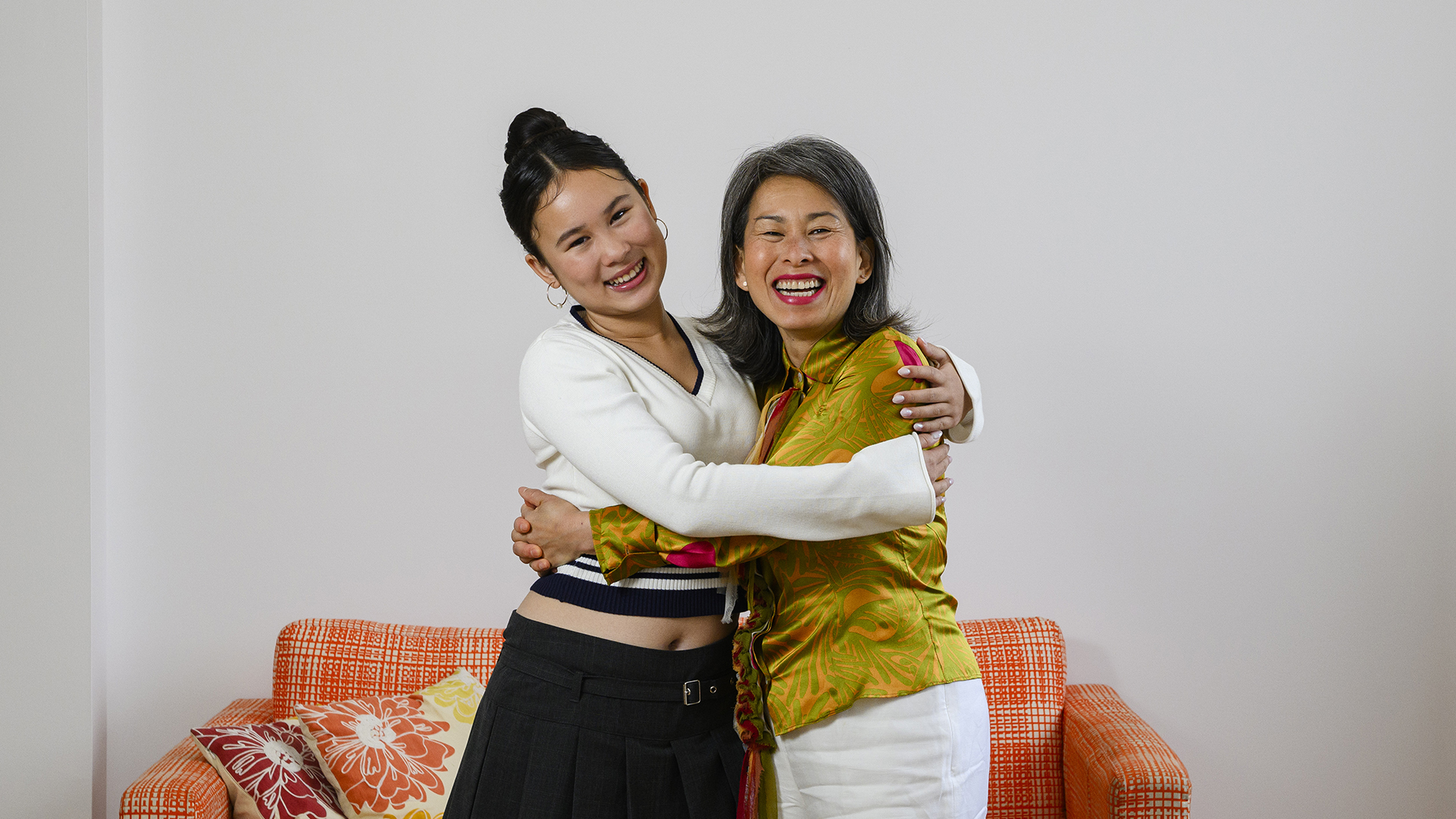 L'actrice Chloe Djandji (à gauche) et l'auteur Kim Thuy lors d'une entrevue sur le film «Ru», à Toronto en septembre 2023.
