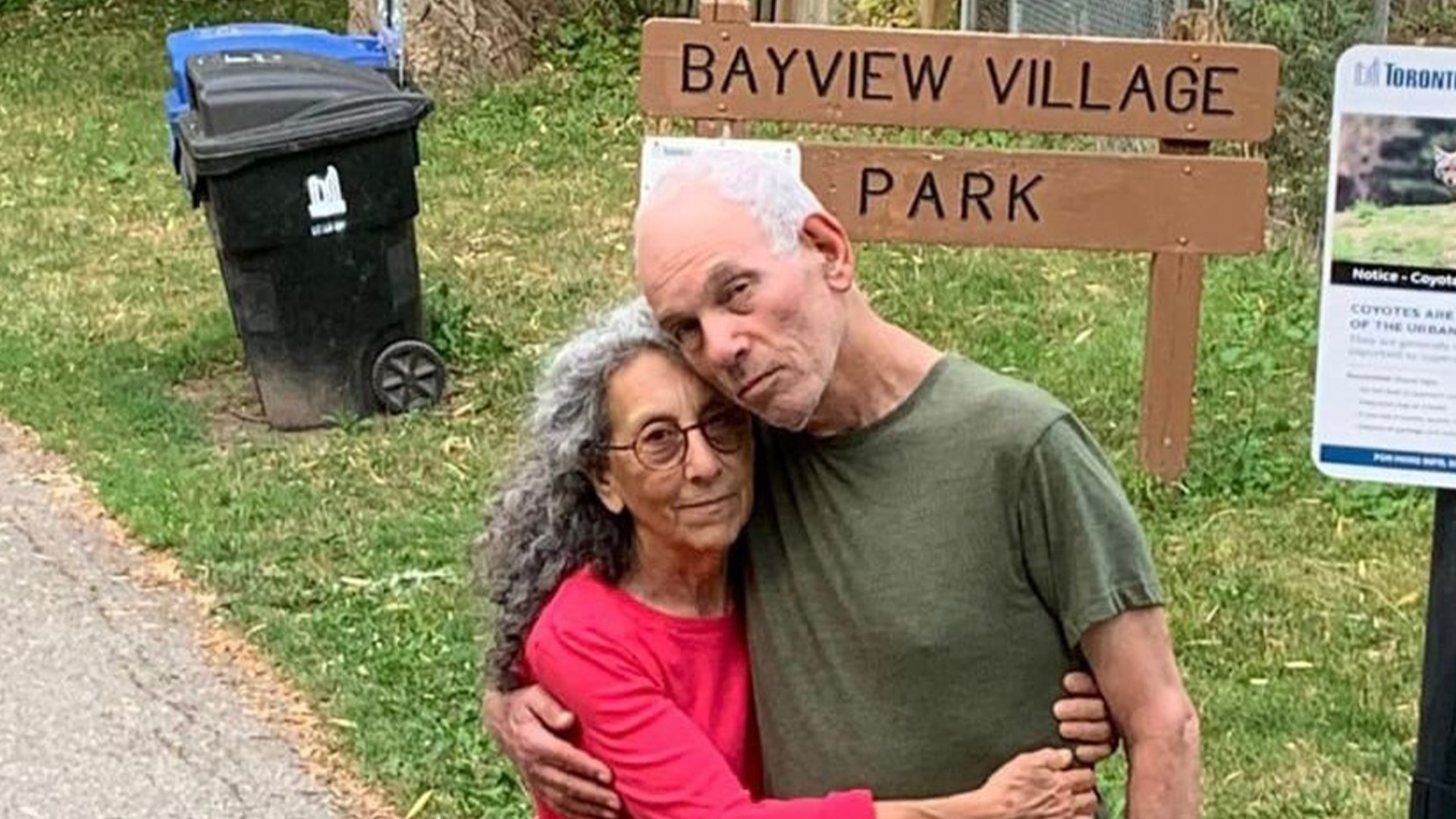 Judih Weinstein et son mari Gad Haggai sur une photo au Bayview Village Park à Toronto