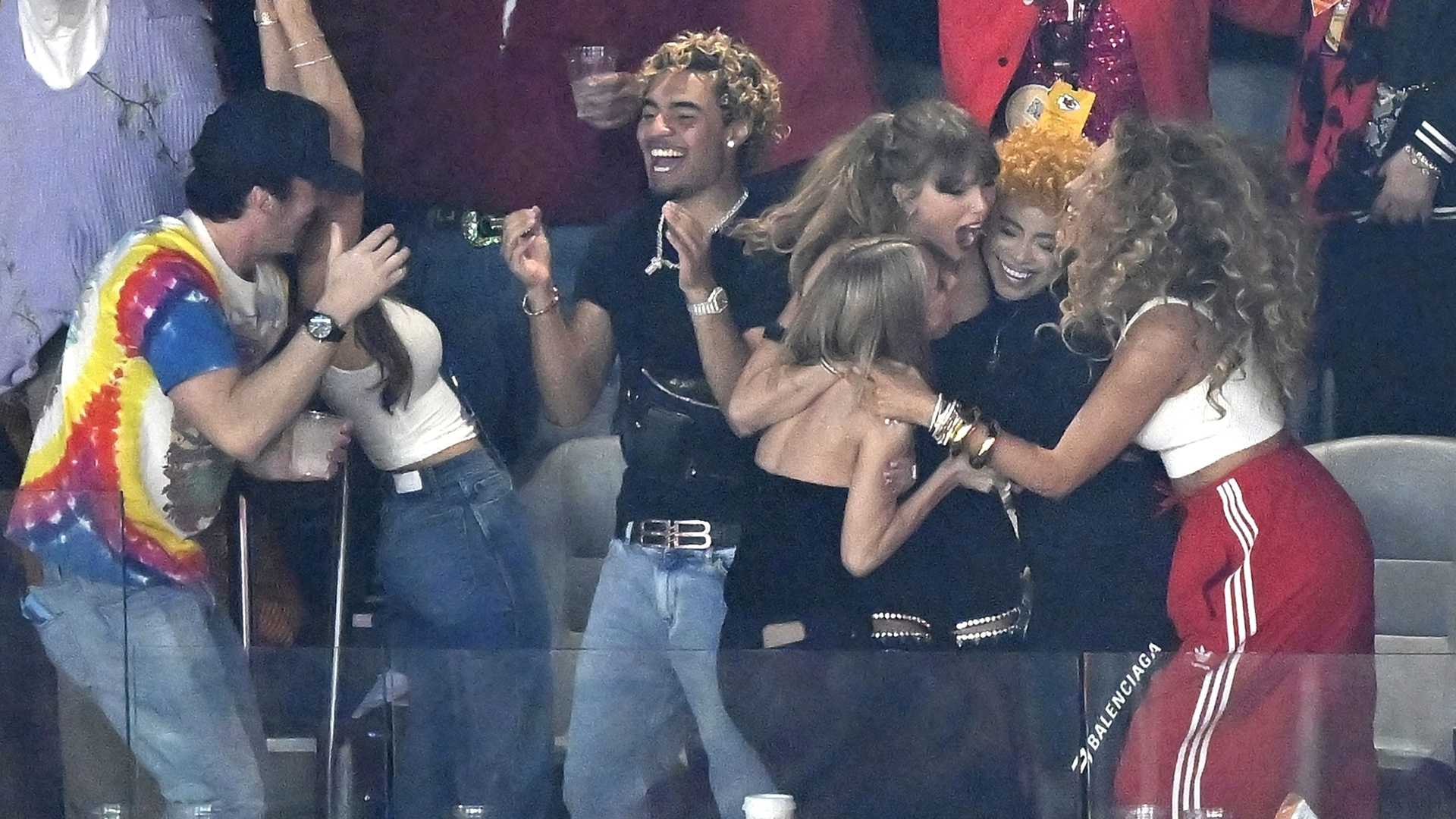 Blake Lively, Ice Spice, Taylor Swift et Ashley Avignone réagissent pendant la deuxième mi-temps du match de football le 11 février 2024, à Las Vegas.