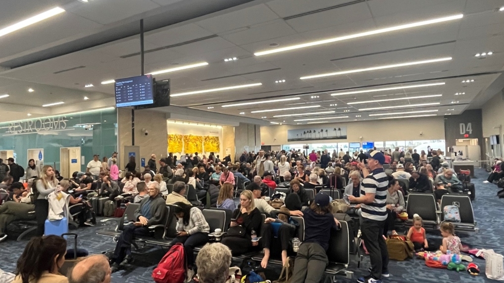 Des passagers d'Air Canada racontent leur «voyage infernal» après 10 retards et 1 vol annulé