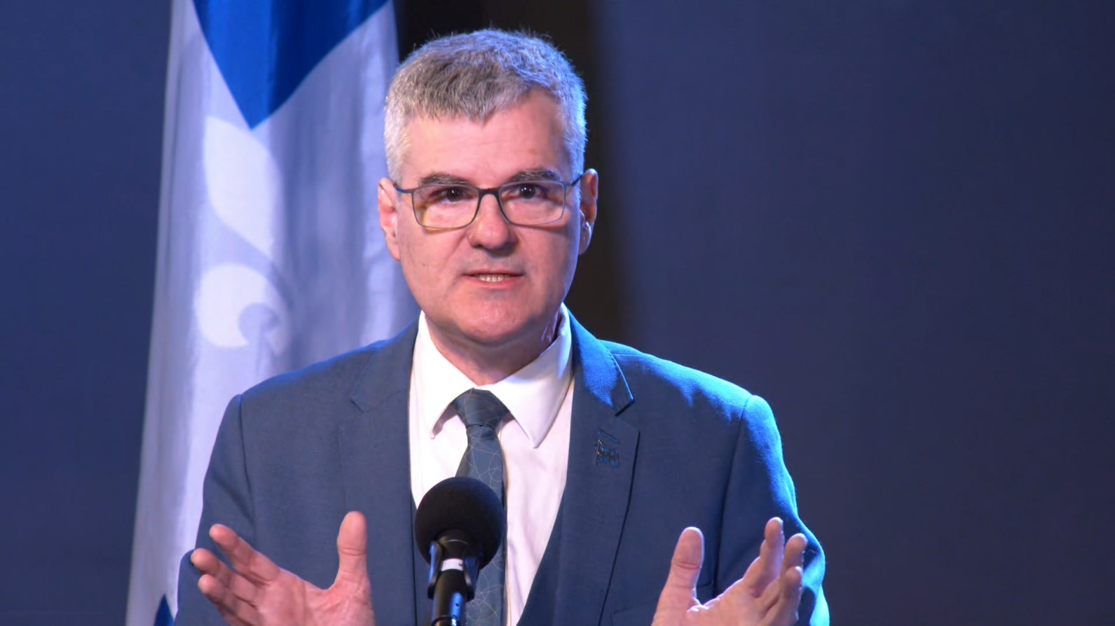 Éric Caire, ministre de la Cybersécurité et du Numérique, en conférence de presse à Québec le 29 février 2024.