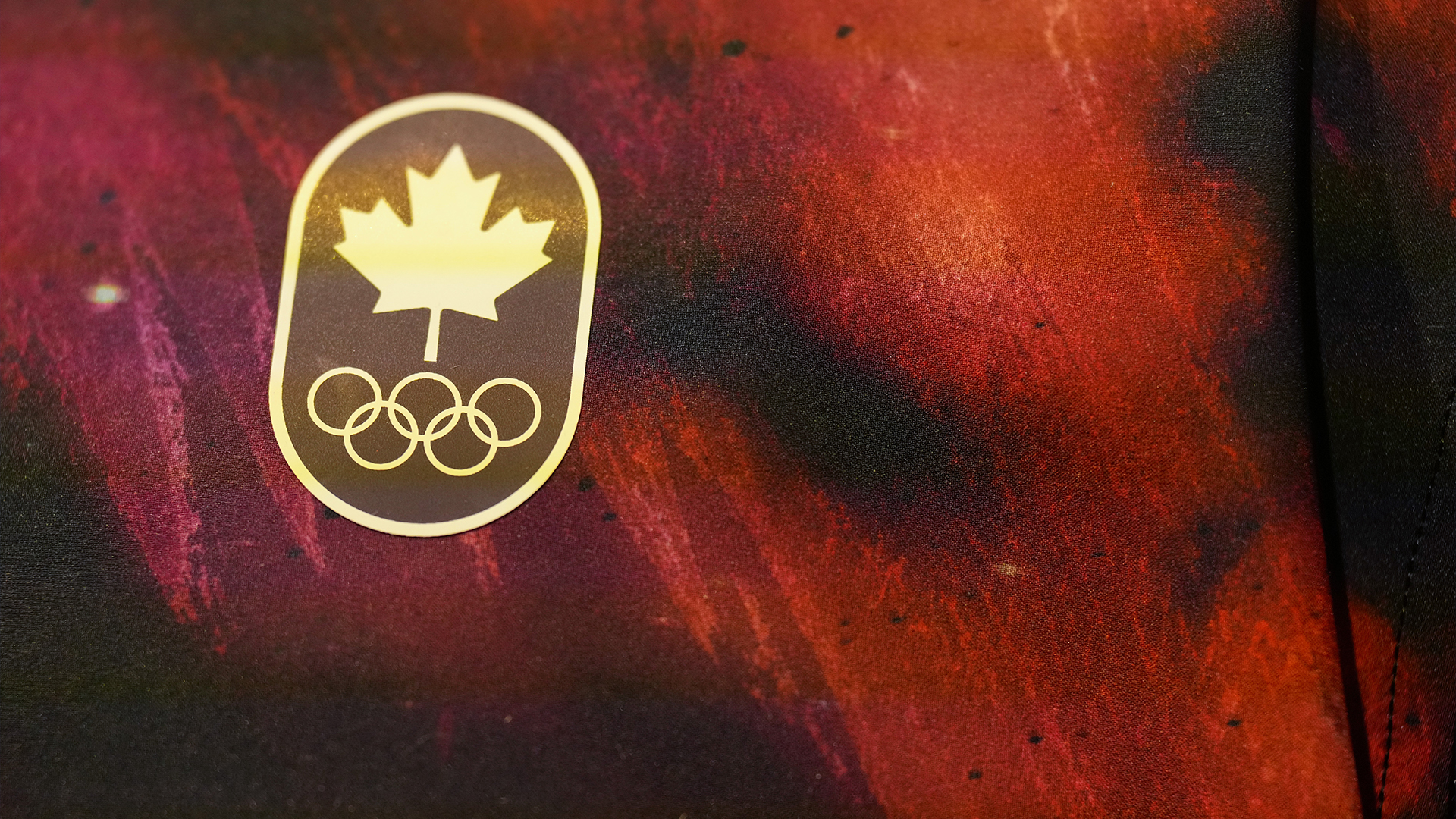 Un détail du «look» de la cérémonie de clôture lors du dévoilement du kit de l'athlète Team Canada x lululemon pour les Jeux olympiques et paralympiques de Paris 2024 à Toronto, le mardi 16 avril 2024.