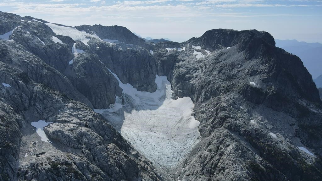 Le glacier Coquitlam survit dans sa cachette depuis 4000 ou 5000 ans, du côté est du bassin hydrographique Coquitlam.