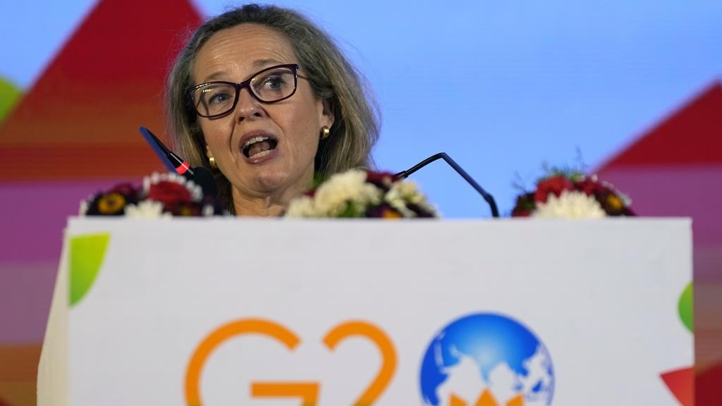 La ministre espagnole de l'Économie Nadia Calvino s'exprime lors d'une conférence de presse en Inde, le 25 février 2023. 