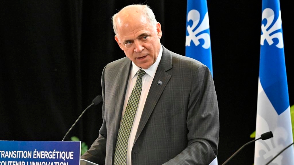 Le ministre de l'Économie, Pierre Fitzgibbon, prend la parole lors d'un point de presse en février 2023.