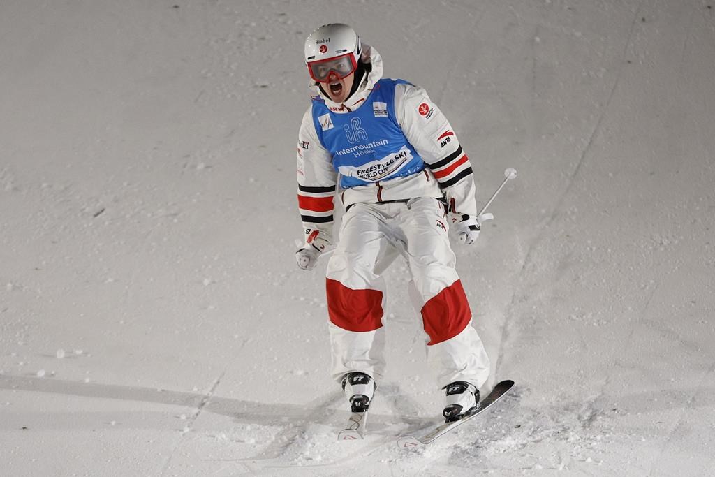 Le Québécois Mikaël Kingsbury a conclu avec panache une autre saison dominante en ski acrobatique en remportant samedi l'épreuve masculine des bosses en parallèle de la Coupe du monde d'Almaty, au Kazakhstan.