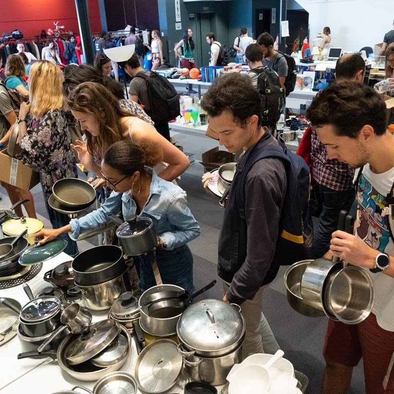 Acheter usagé est une manière de consommer de façon plus responsable sans dépenser plus. PHOTO PC/HO-Université de Sherbrooke **MANDATORY CREDIT** 