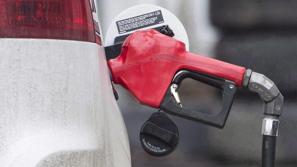 Chaque province doit avoir la même tarification prélevée sur les carburants émettant des gaz à effet de serre, mais seuls l'Alberta, la Saskatchewan, le Manitoba et l'Ontario ont utilisé le régime fédéral en 2021.