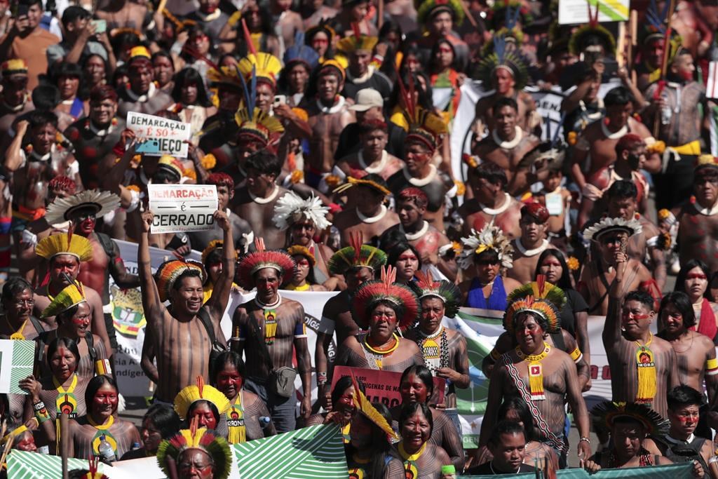 Povos indígenas exigem reconhecimento de suas terras no Brasil
