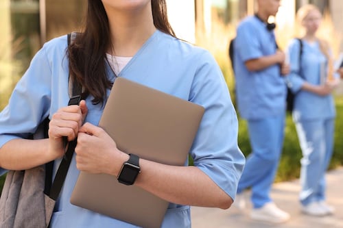 Détresse et suicide: la «culture de performance» affecte aussi les futurs médecins