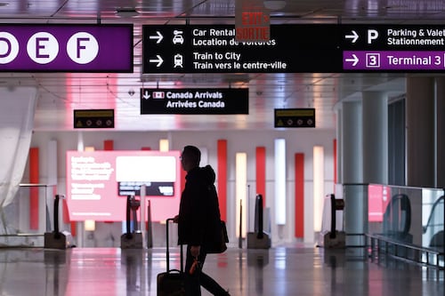 Des billets d’avion à des prix «trop beaux pour être vrais»? Prudence, prévient l’OPC