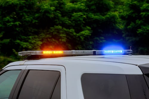 Un véhicule entre en collision avec une femme dans un stationnement à Chicoutimi