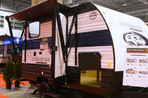 Prix de l’essence: prévoir des centaines de dollars de plus pour partir en VR