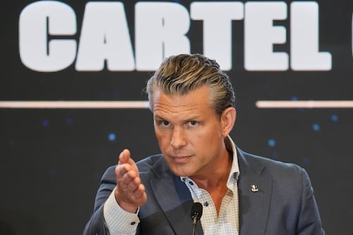 Une publication de Pete Hegseth concernant le programme des cadets canadiens sème la controverse