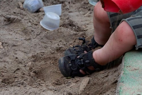 Pas de places pour les enfants à besoins particuliers en CPE: le manque de ressources dénoncé