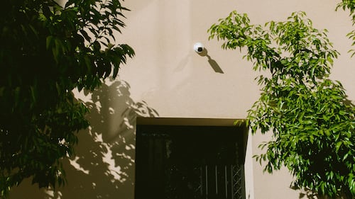 Les trois meilleures caméras de surveillance extérieures pour surveiller votre maison jour et nuit