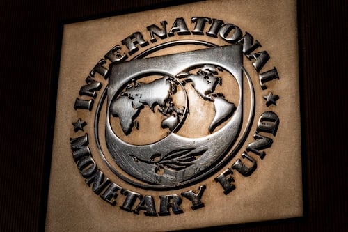 Le FMI revoit à la hausse ses prévisions de croissance mondiale pour cette année