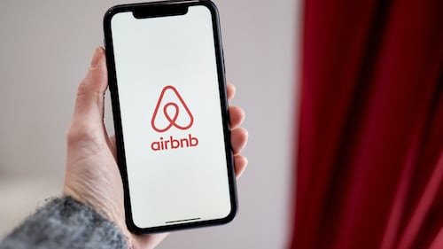 Airbnb essaye de devenir l’agence de voyage complète