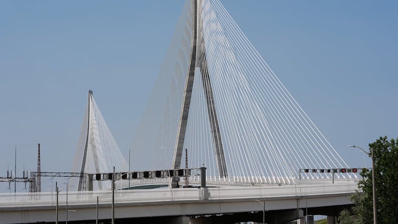 Le pont Gordie-Howe est officiellement ouvert; les membres de la famille Howe ont été les premiers à le traverser