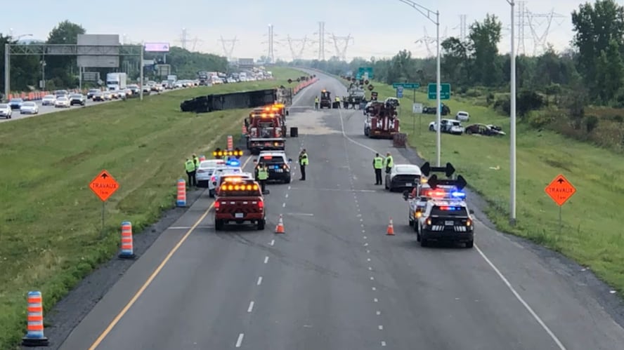 Deux personnes ont perdu la vie et d'autres ont été blessées à la suite d'un carambolage impliquant plusieurs véhicules sur l'A-30 dans le secteur de Brossard en juillet 2022.