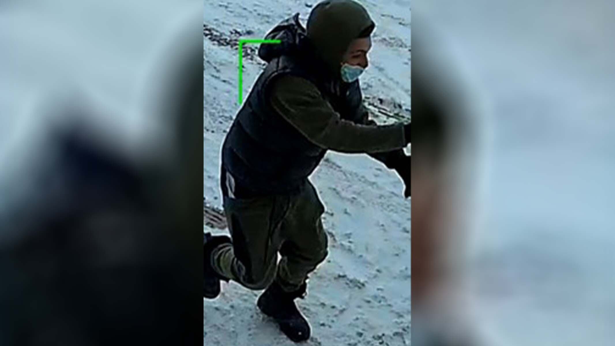 Photo d'un suspect dans une affaire de tentative de meurtre survenu le 8 février 2026 dans le secteur Duberger à Québec. Deux hommes sont recherchés par le SPVQ.