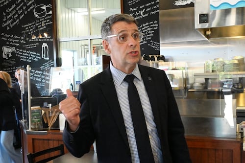 Des candidats controversés et la bureaucratie s'imposent au jour 7 de la campagne