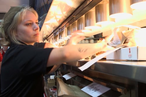 Des «beaux salaires» à 19$: de la difficulté à embaucher malgré le taux de chômage élevé chez les jeunes