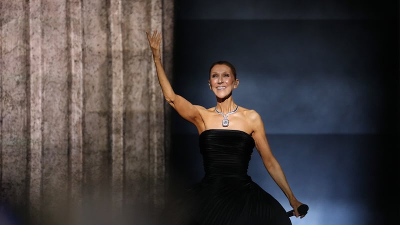 «Je vais bien»: Céline Dion renaît sur scène après six ans d’absence