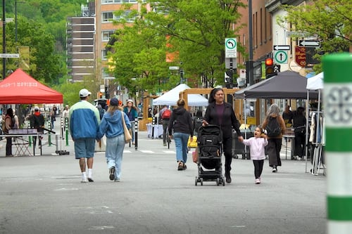 «Un moment important»: les rues piétonnes reviennent à Montréal