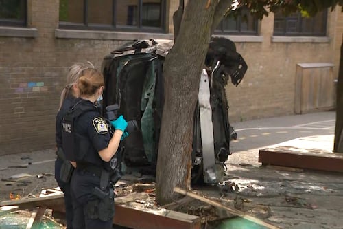 Un jeune homme fonce dans une école de Laval au volant de son véhicule