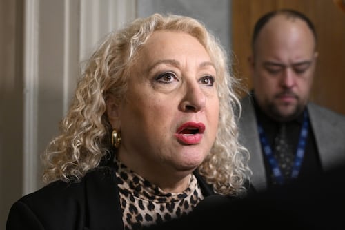 En larmes, Sona Lakhoyan Olivier présente ses excuses