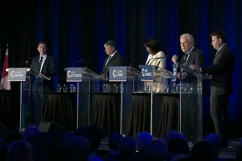 Un français peu maîtrisé au débat pour la chefferie du PCC
